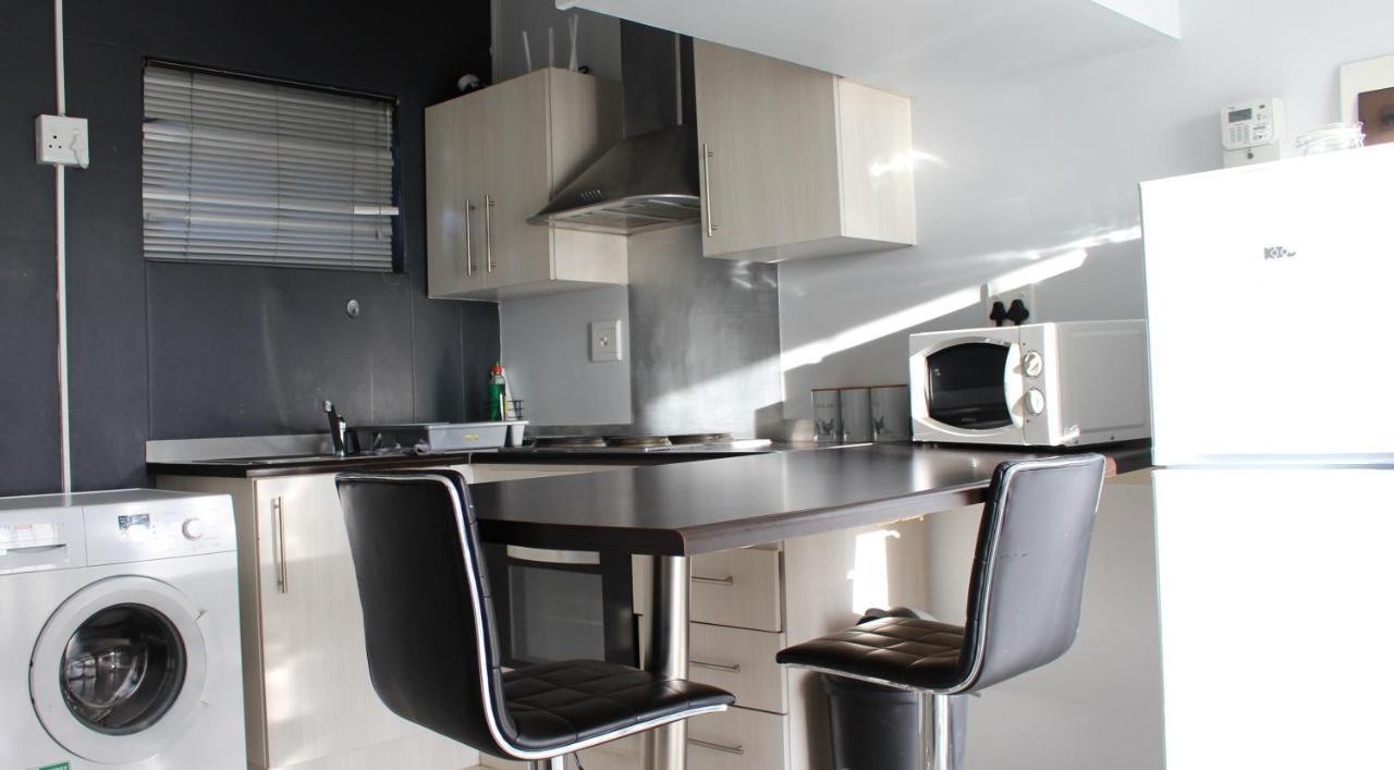 ווינדהוק Abigail'S Studio Apartment @ Trift Tower מראה חיצוני תמונה