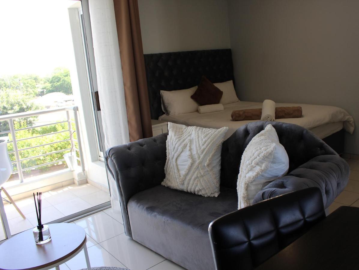 ווינדהוק Abigail'S Studio Apartment @ Trift Tower מראה חיצוני תמונה