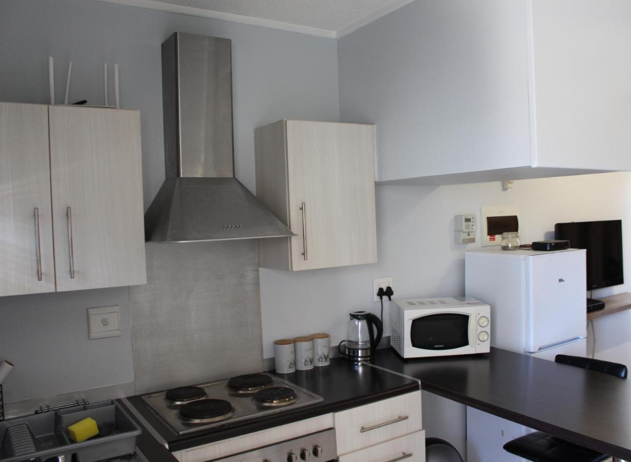 ווינדהוק Abigail'S Studio Apartment @ Trift Tower מראה חיצוני תמונה
