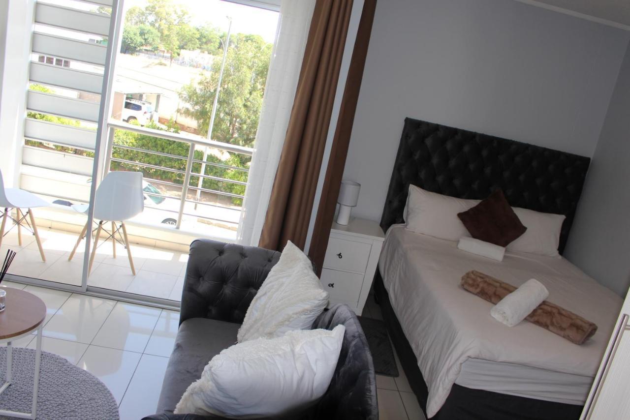 ווינדהוק Abigail'S Studio Apartment @ Trift Tower מראה חיצוני תמונה