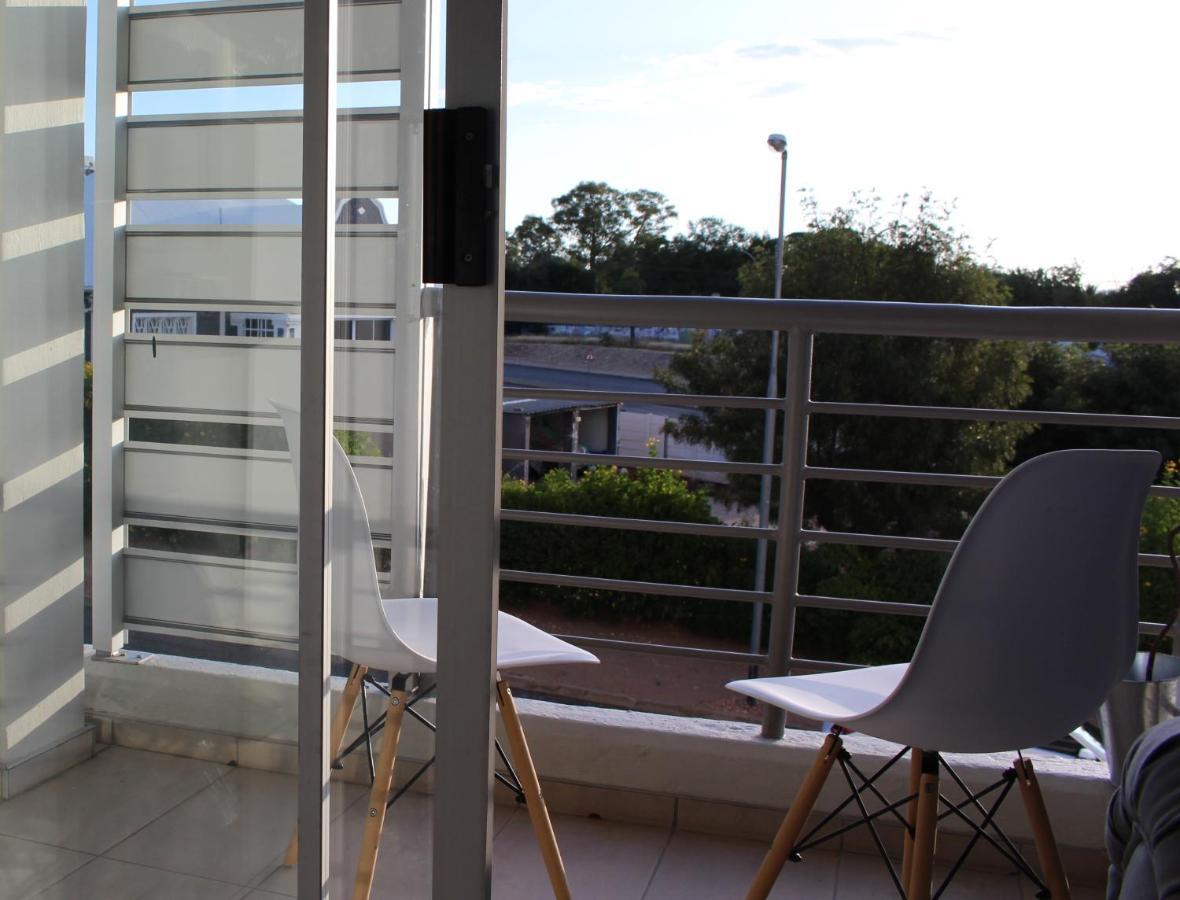 ווינדהוק Abigail'S Studio Apartment @ Trift Tower מראה חיצוני תמונה